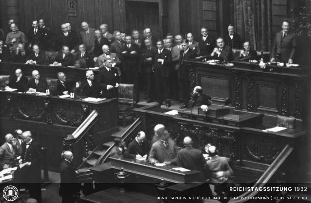 http://Reichstagssitzung-1932-min.jpg