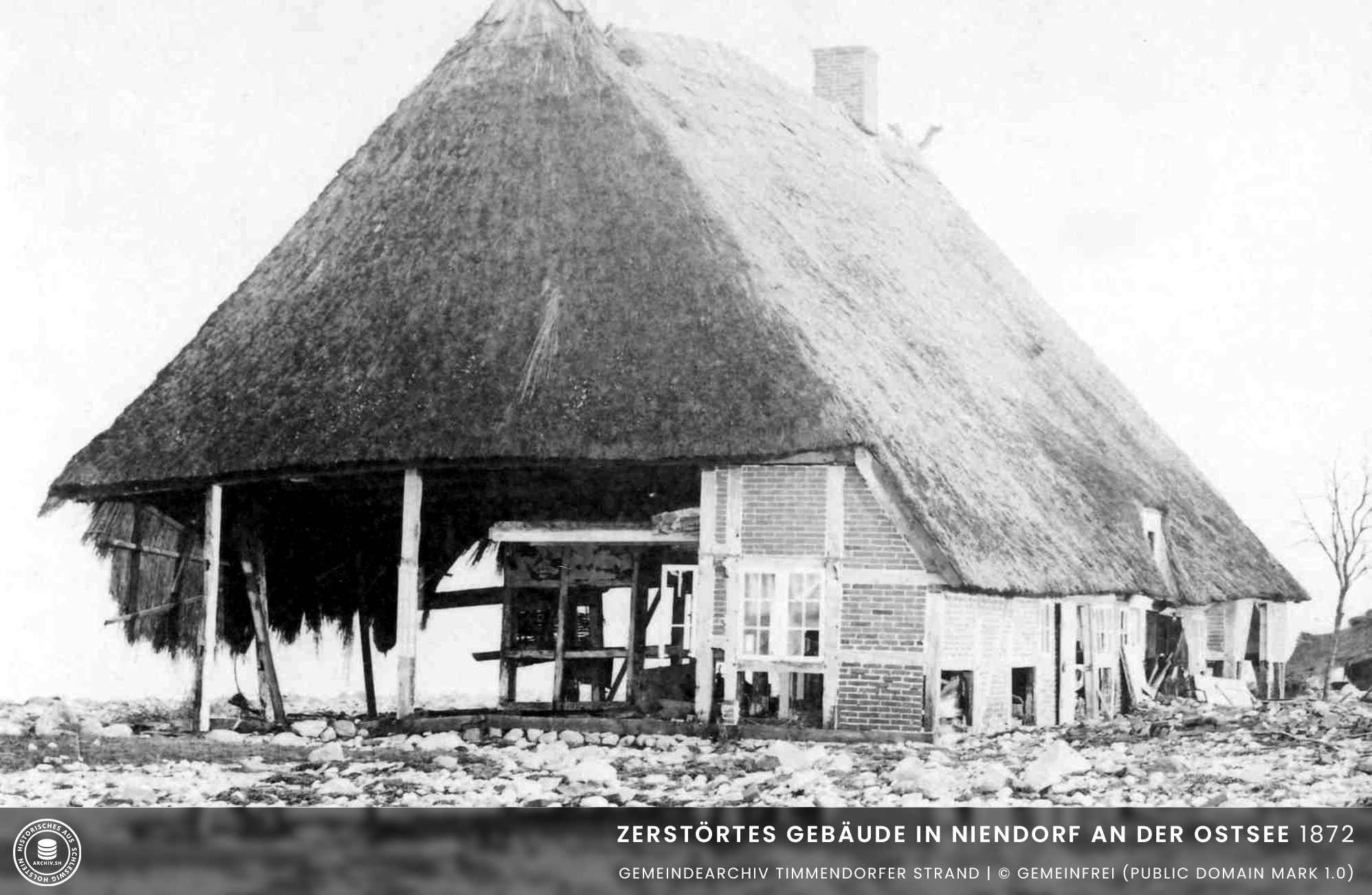 Zerstörtes-Gebäude-in-Niendorf-an-der-Ostsee-1872-min