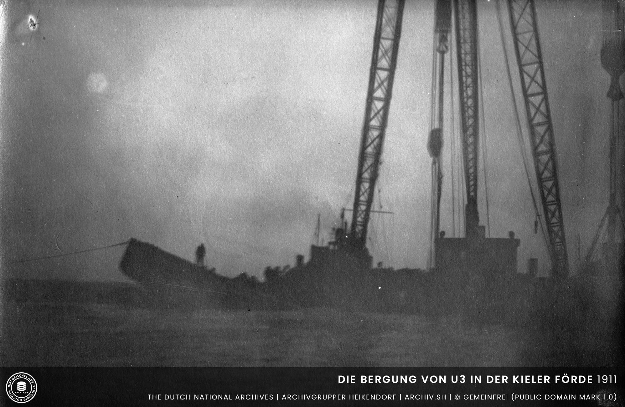 http://Die-Bergung-von-U3-in-der-Kieler-Foerde-1911.jpg