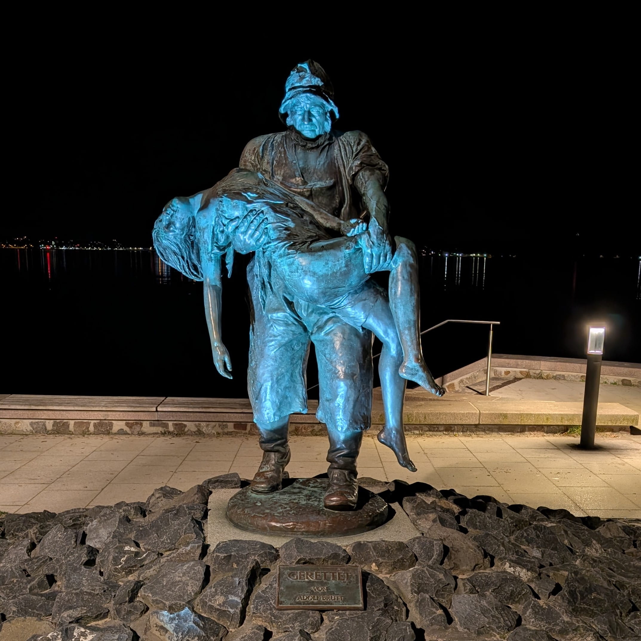 Gerettet von Adolf Brütt