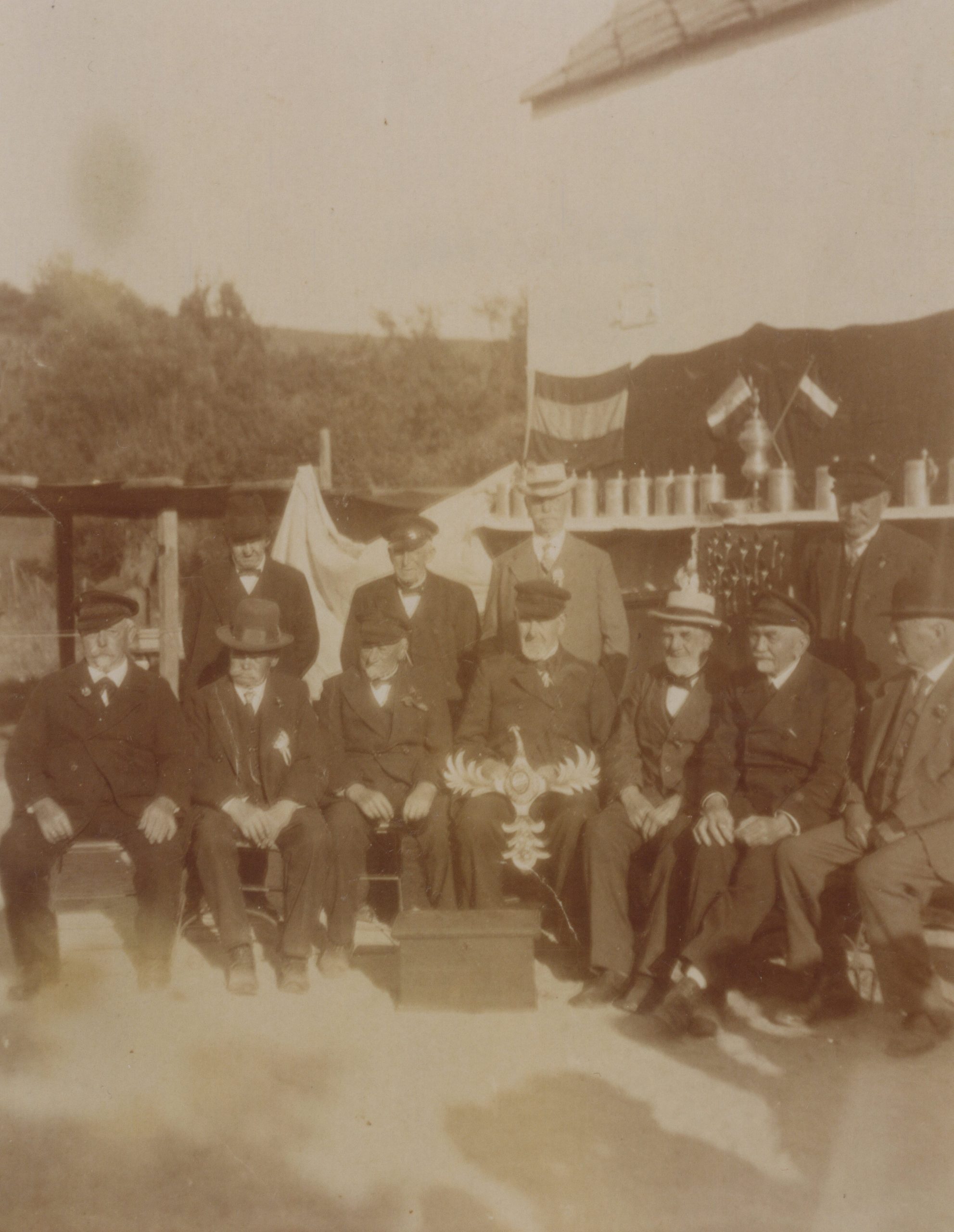 Gildefeier 1930 - Gildelade und Hans utn Schosteen mit Vogel - Grünes Fotoalbum Ilse von Keitz