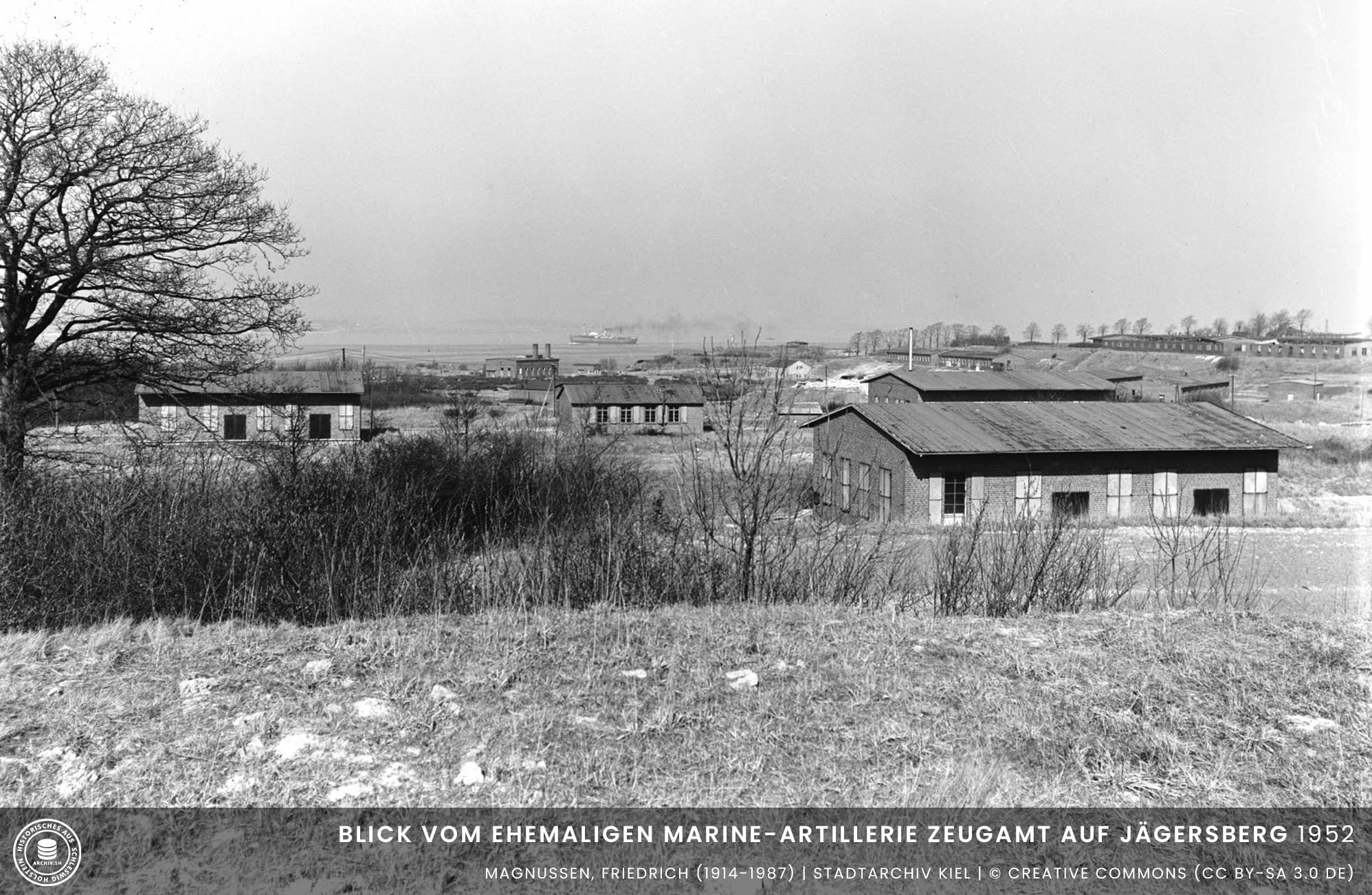 Blick-vom-ehemaligen-Marine-Artillerie-Zeugamt-auf-Jägersberg-1952